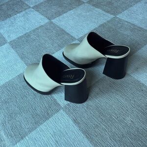 FENERS - Le Clog in Ivory. Size 39 (8.5)